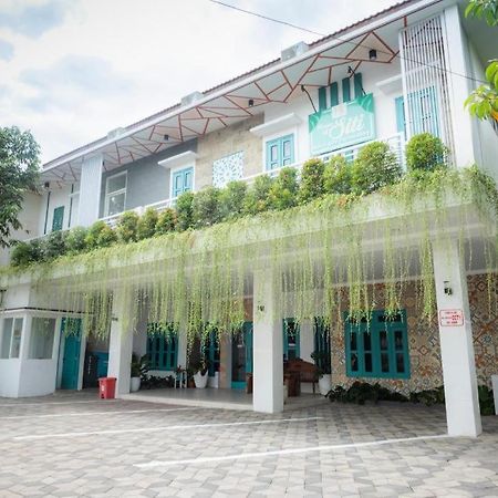 The Premiere Siti Hotel Jember Bagian luar foto