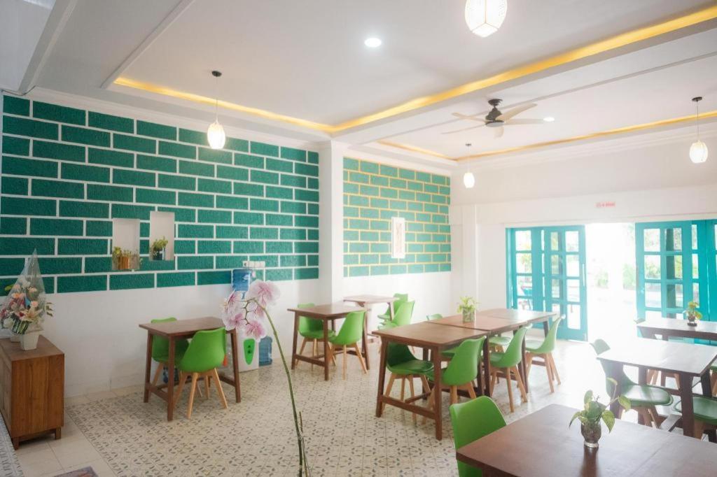 The Premiere Siti Hotel Jember Bagian luar foto