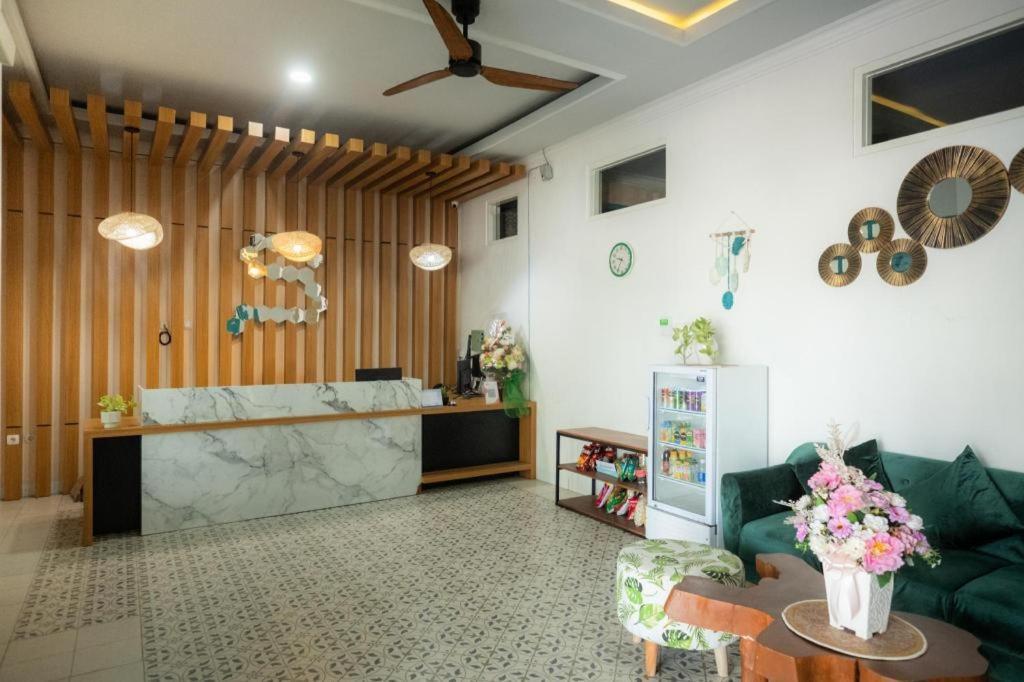 The Premiere Siti Hotel Jember Bagian luar foto