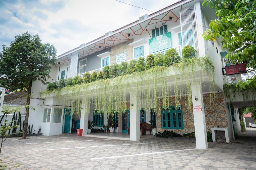 The Premiere Siti Hotel Jember Bagian luar foto